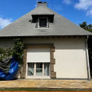 La même maison après réfection complète de la couverture en ardoise